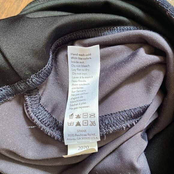 SPANX Velvet Leggings in Lapis Night - Size Large - Picture 10 of 12